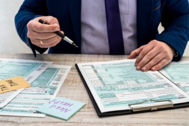 海外在住者は特に必見！トラベルライターの確定申告と源泉徴収