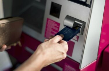 海外移住で銀行口座はどうする？日本及び海外現地口座の開き方を紹介！