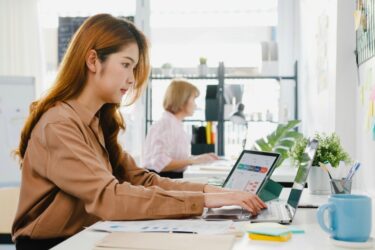 大学生で海外移住の方法と長期滞在を可能とする仕事プラン